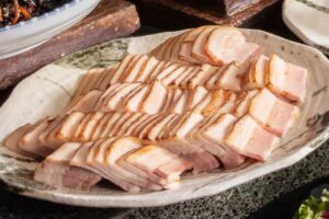 朝食にて提供オリジナル自家製ベーコン
